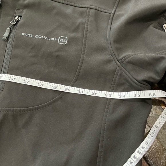 Free Country Water Resistant Black Jacket - Picture 9 of 13